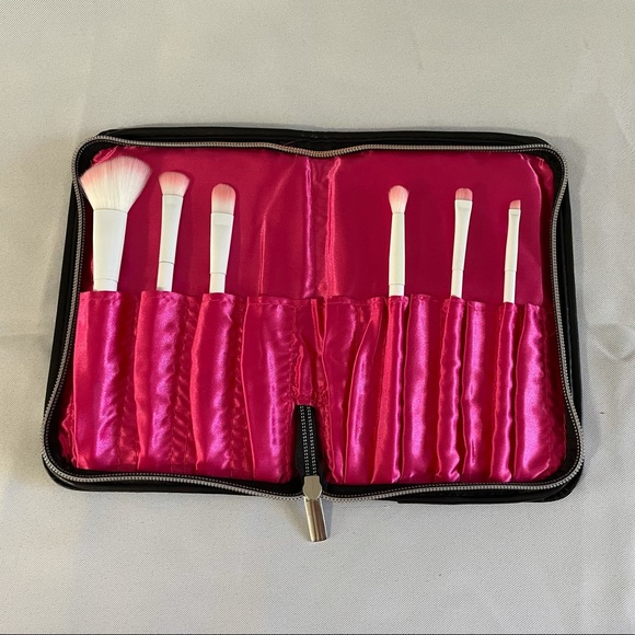 Makeup Brush Pouch Holder - Picture 1 of 6